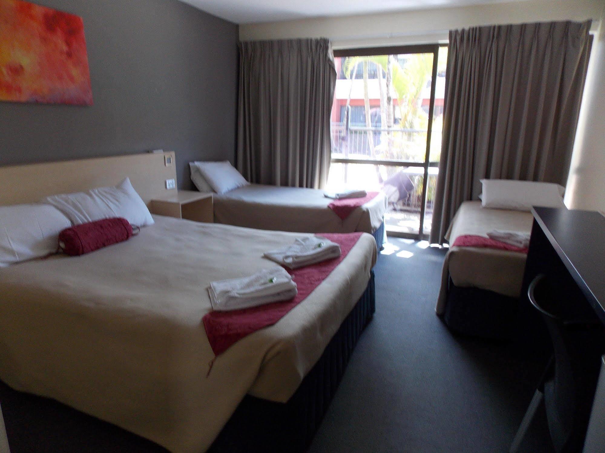 Currimundi Hotel Motel Экстерьер фото