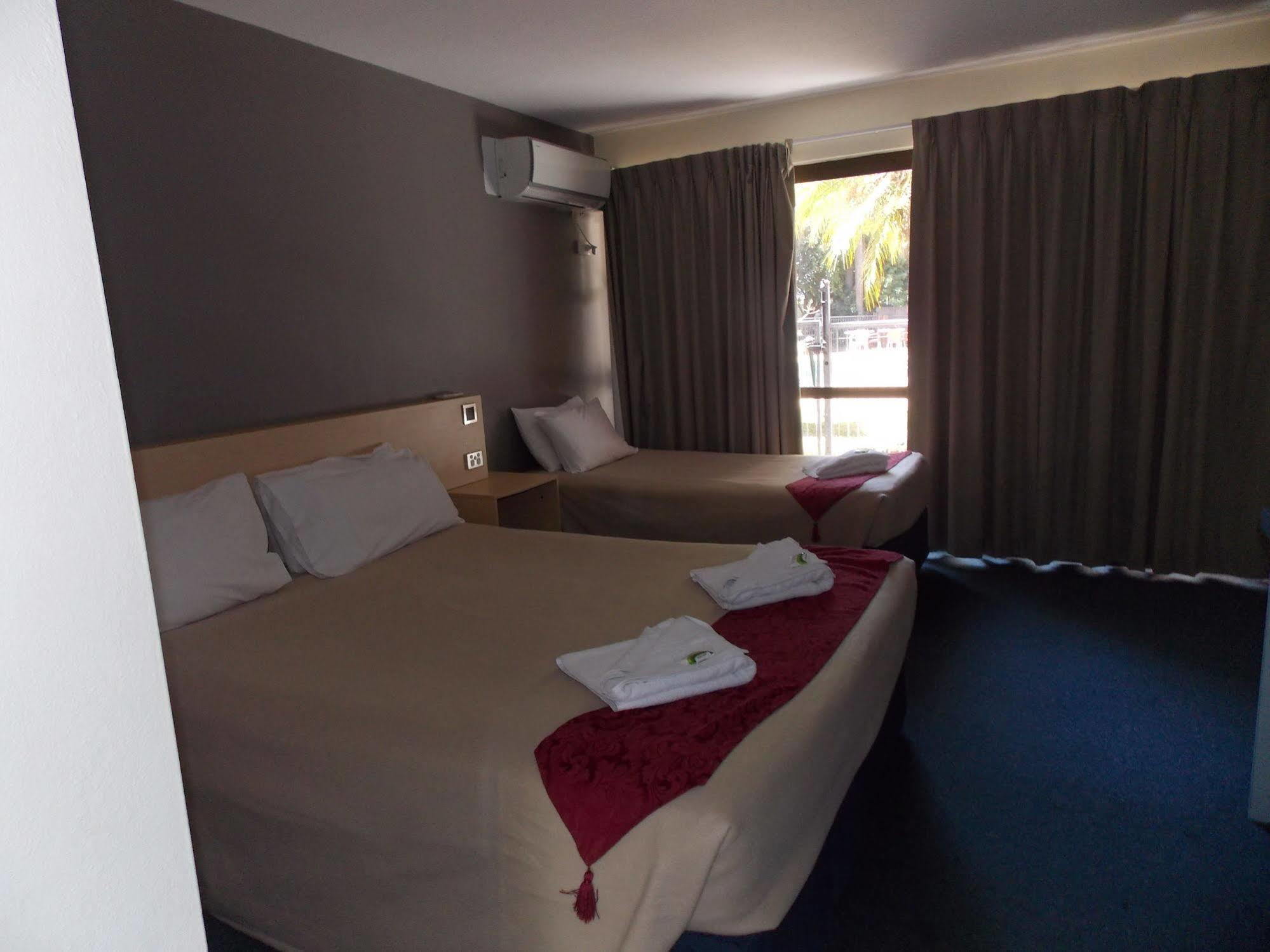 Currimundi Hotel Motel Экстерьер фото