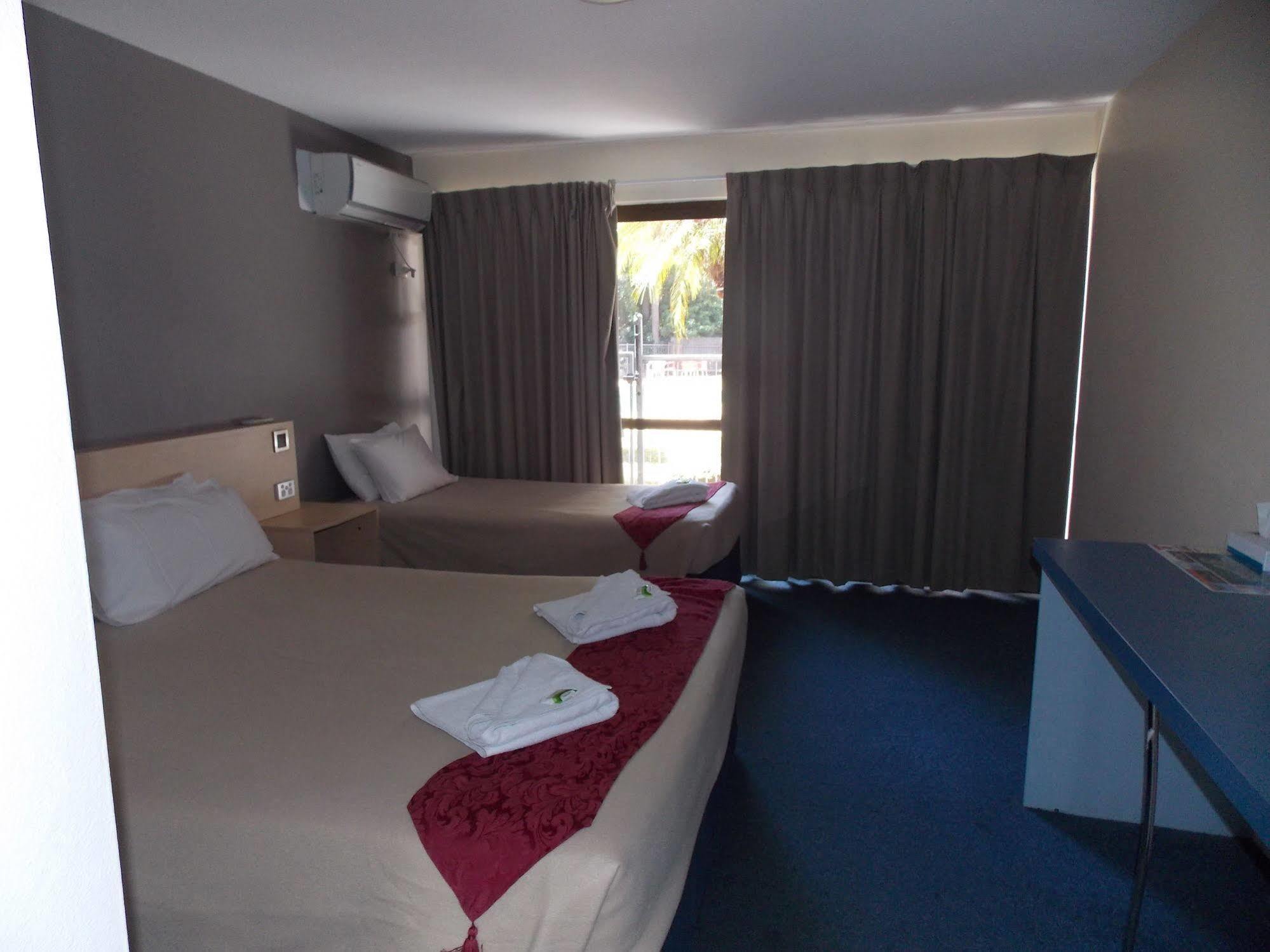 Currimundi Hotel Motel Экстерьер фото